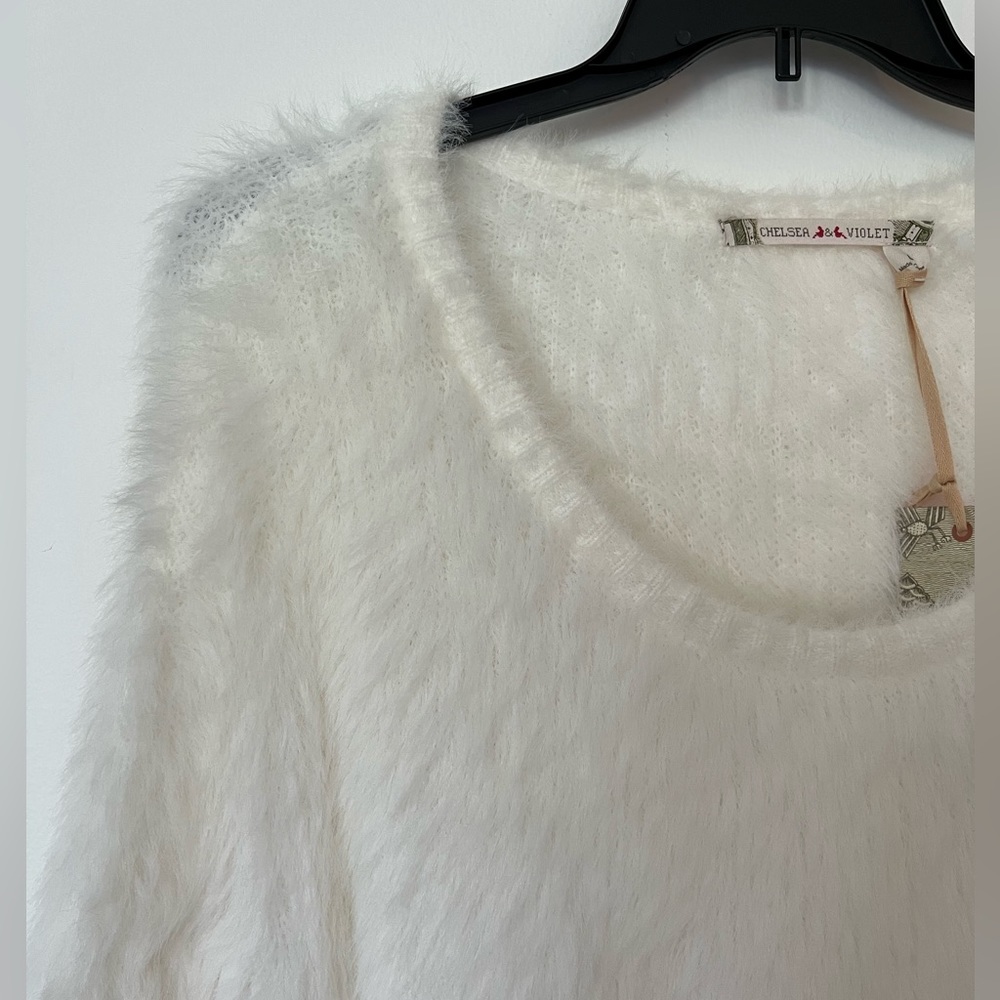 NWT Chelsea and Violet white sweater size large